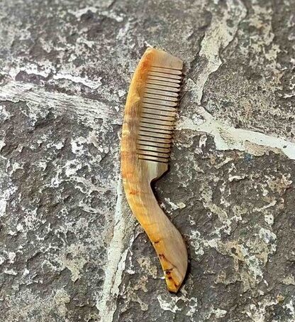 KOÇ BOYNUZUNDA SAPLI BAYAN KEMİK TARAK